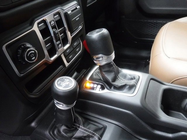 Used 2023 Jeep Wrangler Unlimited Sahara w/ Cold Weather Group image 27