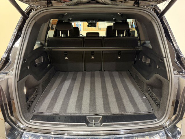 Certified 2025 Mercedes-Benz GLB 250 4MATIC w/ Winter Package image 6