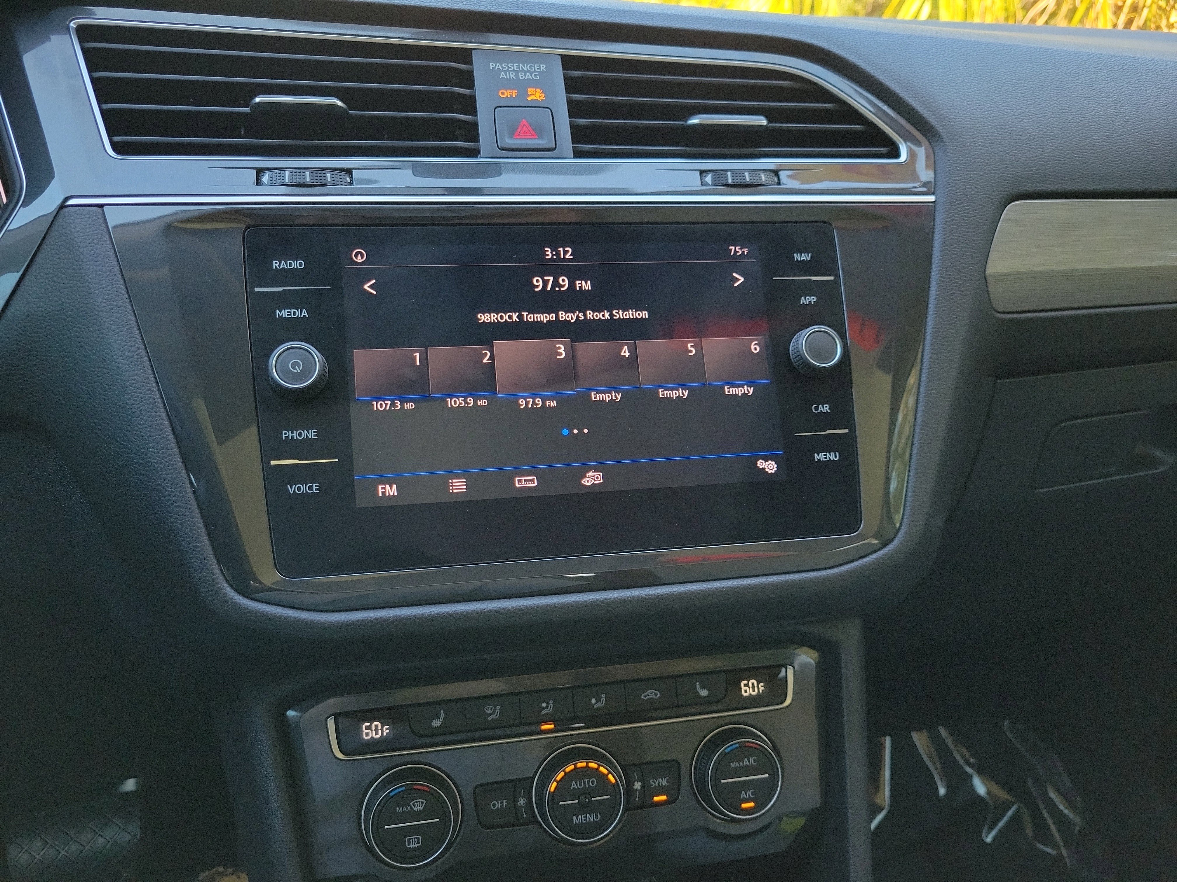 Used 2019 Volkswagen Tiguan SEL image 21