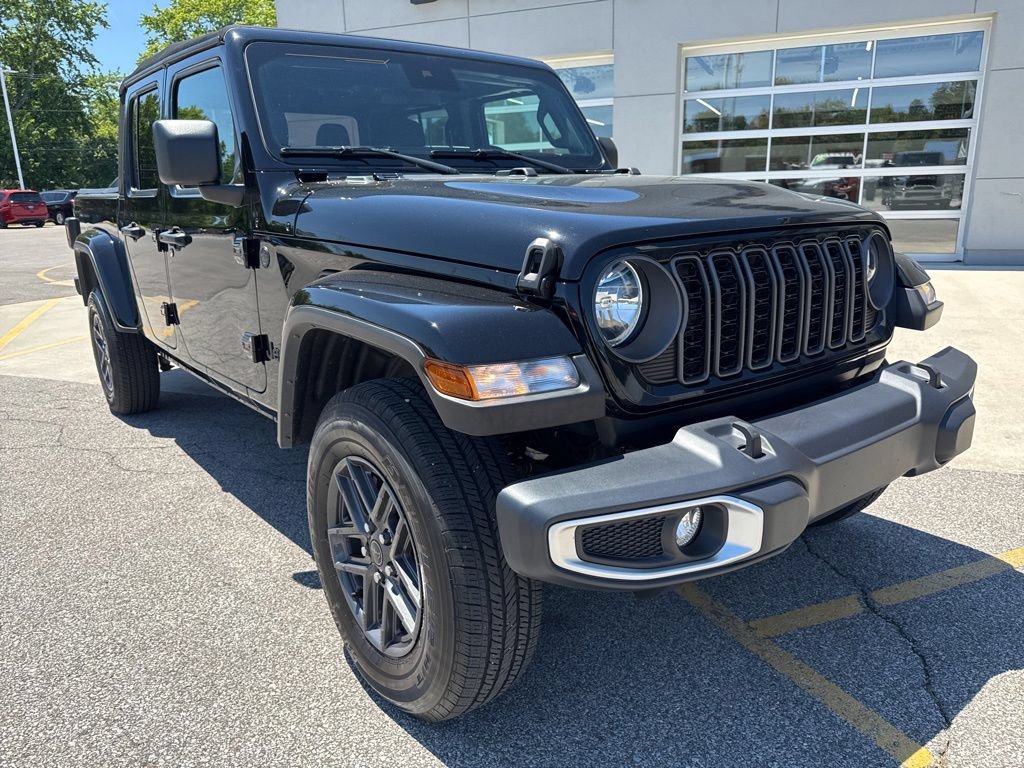 Used 2024 Jeep Gladiator Sport AWD/4WD image 15