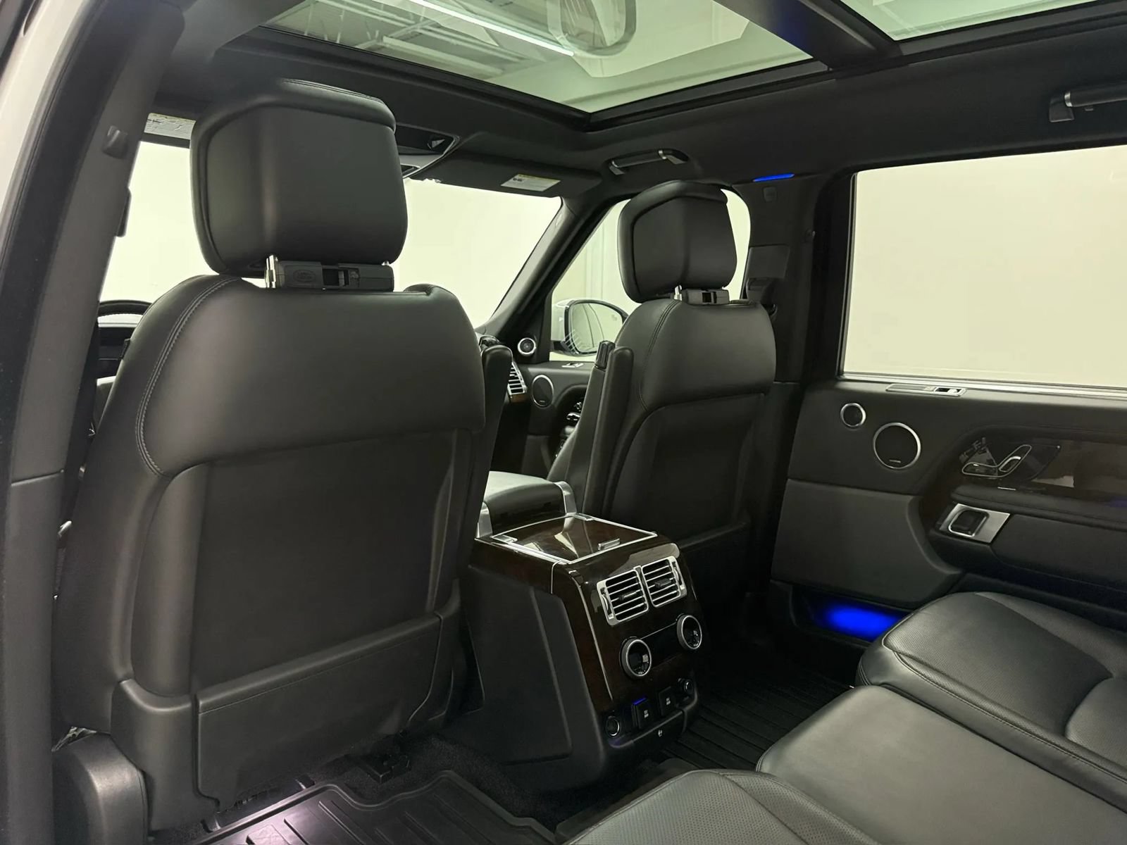 Used 2021 Land Rover Range Rover P525 Westminster Edition LWB AWD/4WD image 17