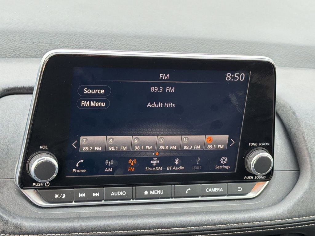 Used 2025 Nissan Rogue SV image 13