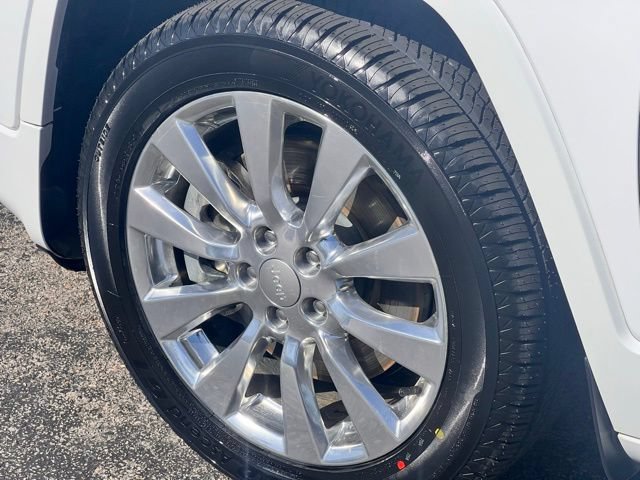 Used 2017 Jeep Cherokee Overland w/ Technology Group FWD image 40