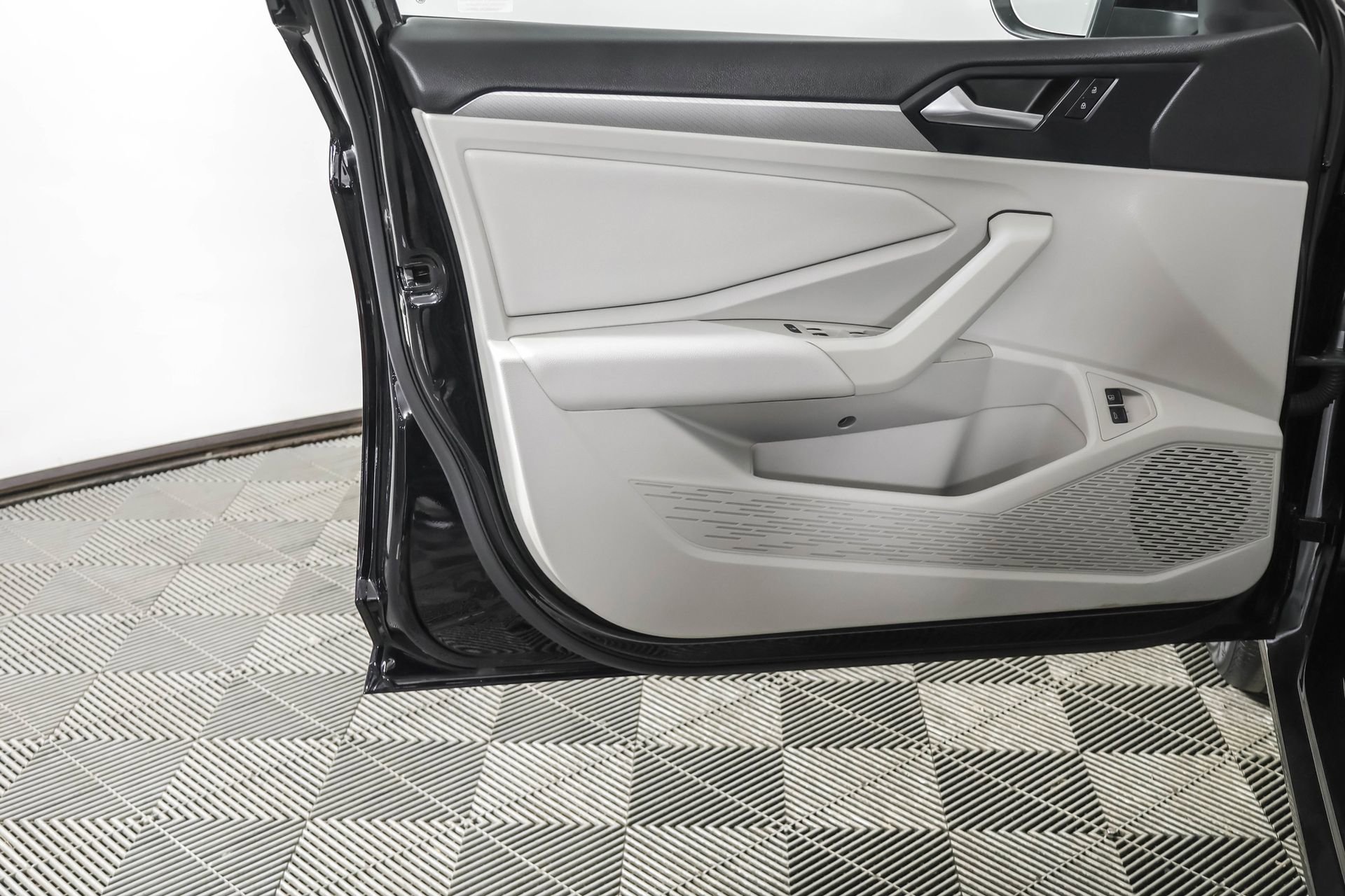 Used 2020 Volkswagen Jetta SE w/ SE Cold Weather Package image 33