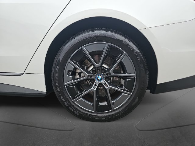 Used 2022 BMW i4 eDrive40 w/ Premium Package RWD image 34