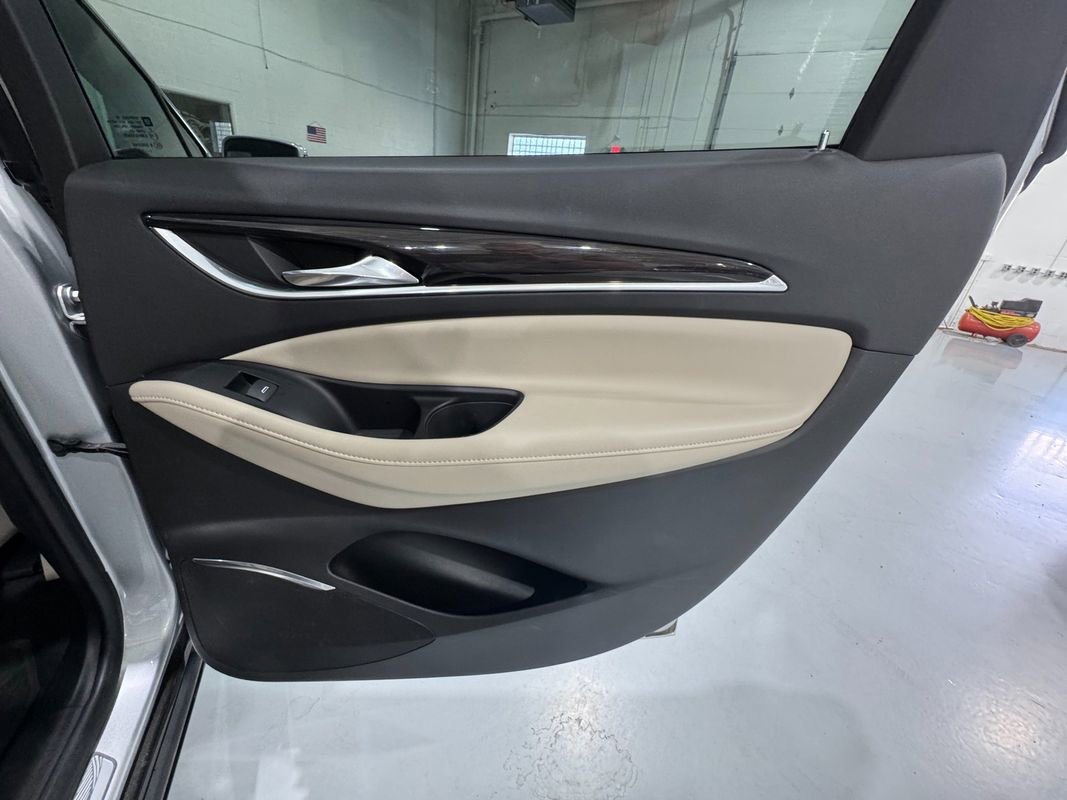 Used 2019 Buick Enclave Essence image 41