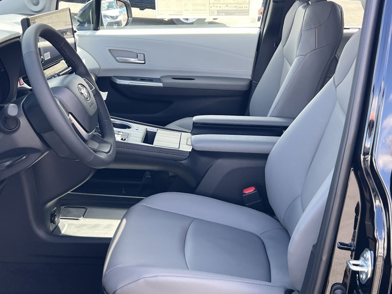 New 2026 Toyota Sienna XLE image 7