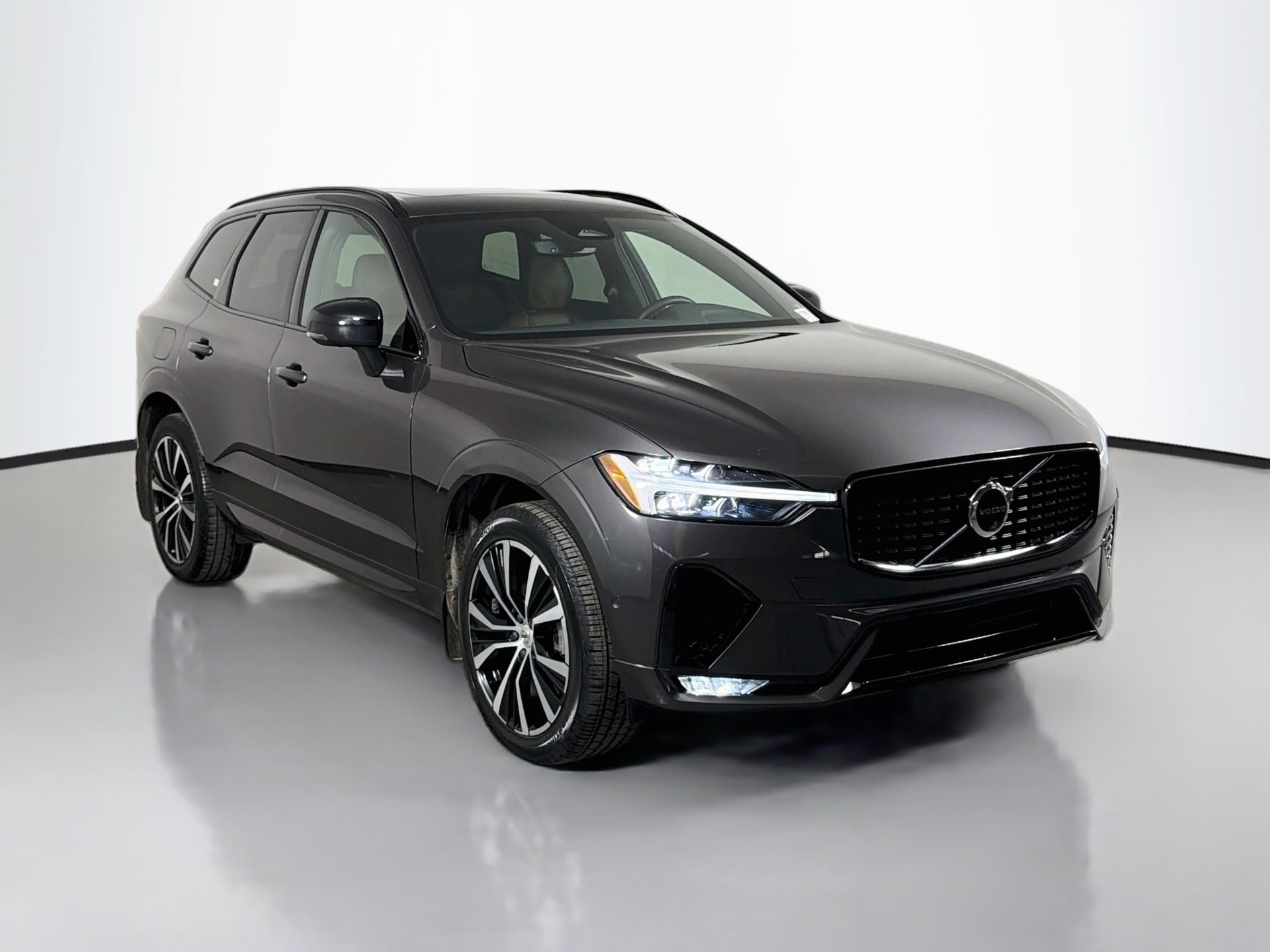 Certified 2024 Volvo XC60 B5 Plus w/ Protection Package Premier AWD/4WD image 3