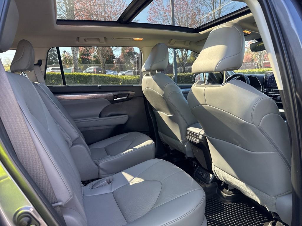Used 2022 Toyota Highlander Platinum image 24