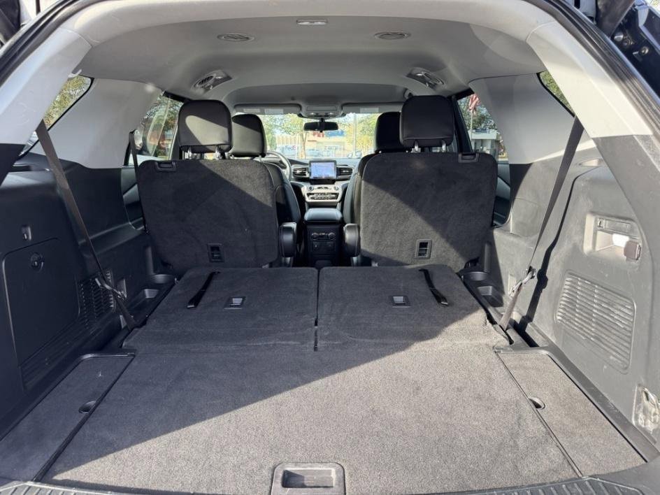 Used 2022 Ford Explorer XLT w/ Equipment Group 202A image 21