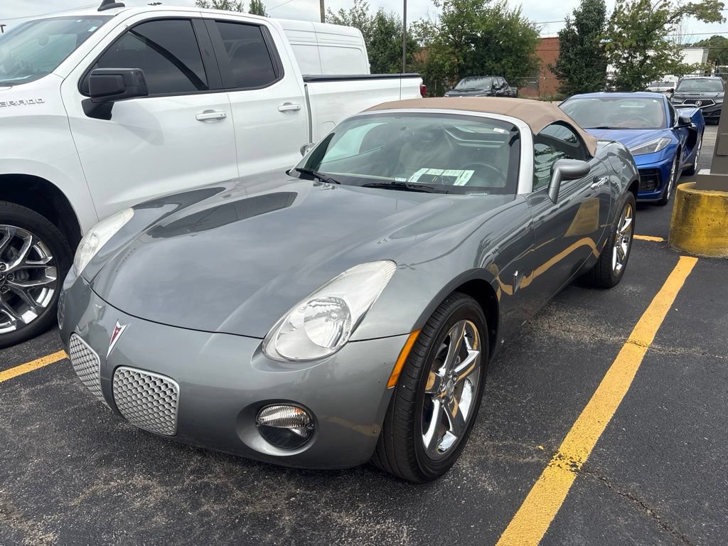 Used 2007 Pontiac Solstice Convertible w/ Premium Package RWD image 3