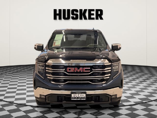 Used 2022 GMC Sierra 1500 SLT w/ SLT Premium Plus Package AWD/4WD image 17