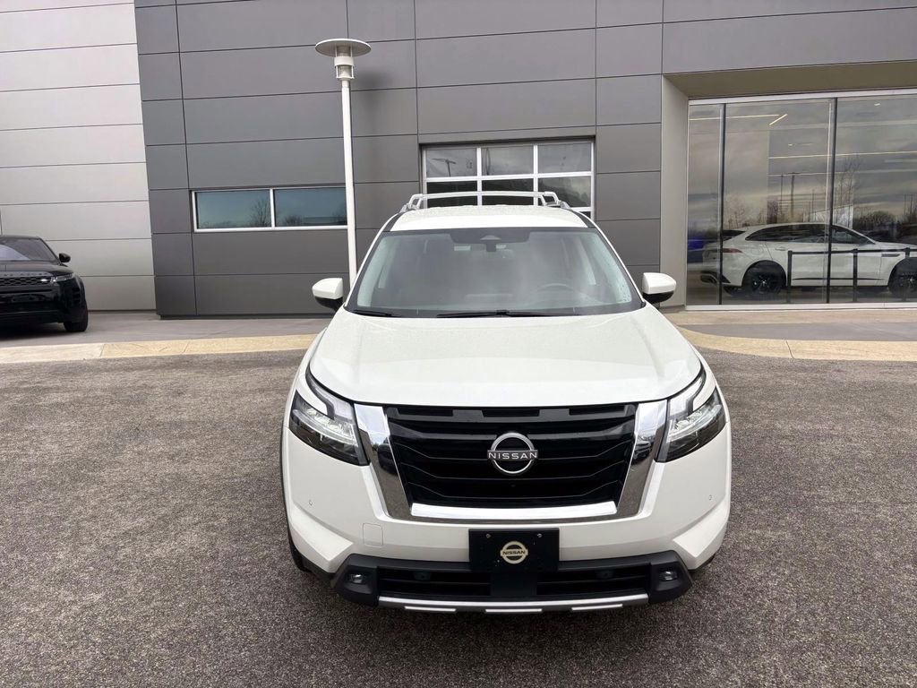 Used 2022 Nissan Pathfinder SL image 2