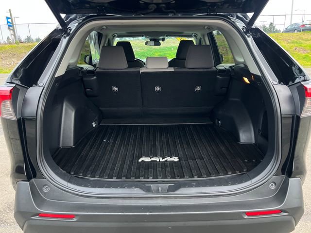 Used 2021 Toyota RAV4 XLE w/ Convenience Package image 15