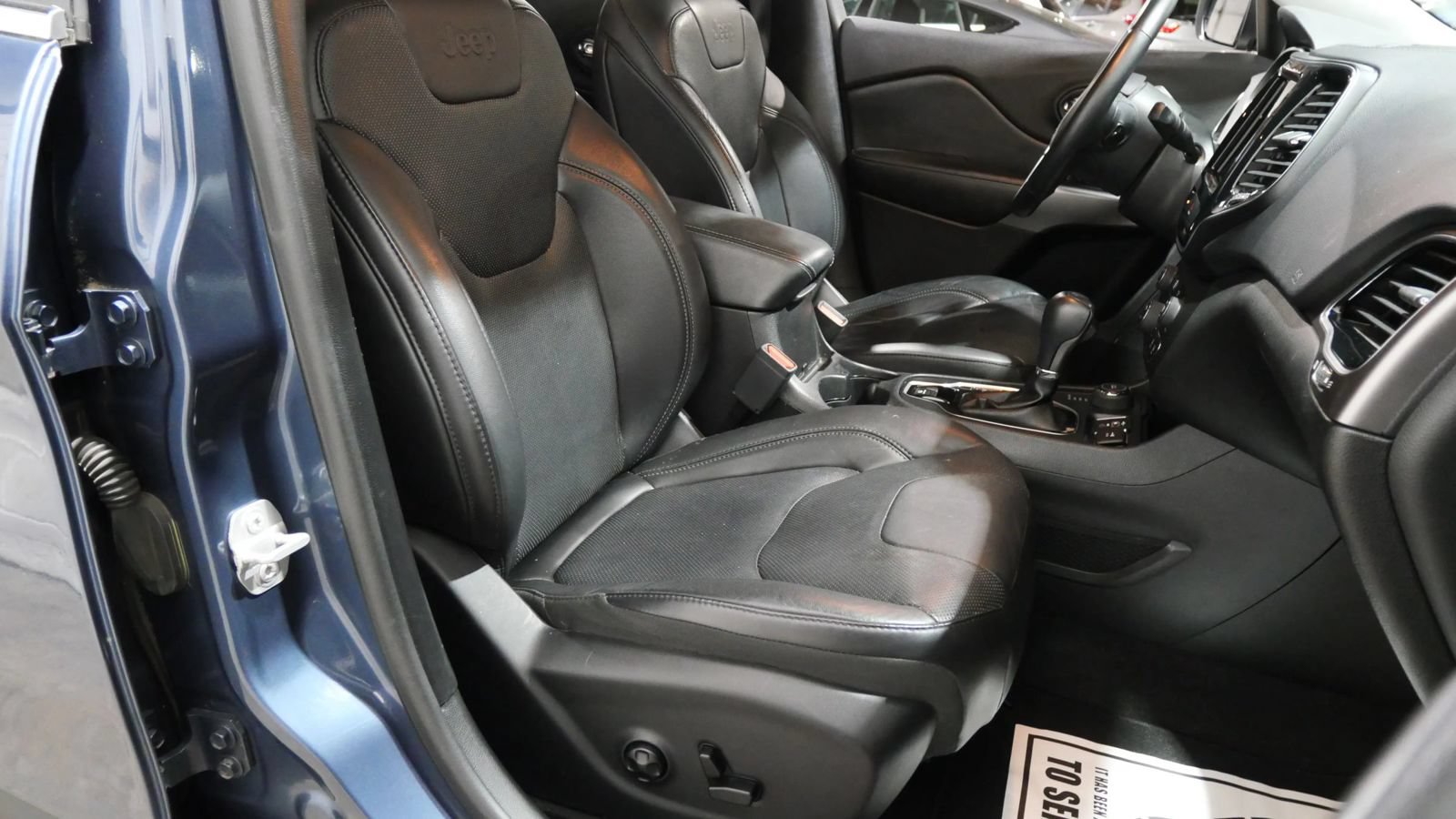 Used 2019 Jeep Cherokee Limited AWD/4WD image 14