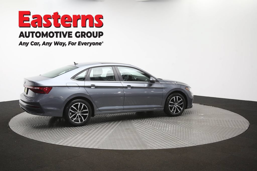 Used 2025 Volkswagen Jetta SE FWD image 45