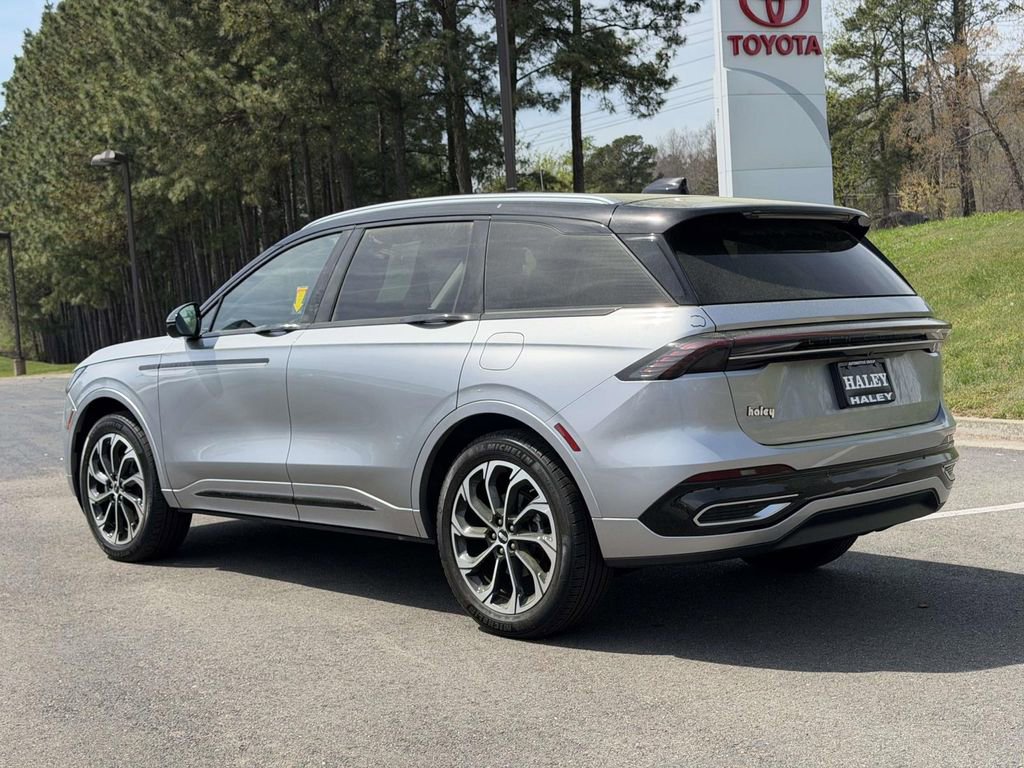 Used 2025 Lincoln Nautilus Reserve image 22