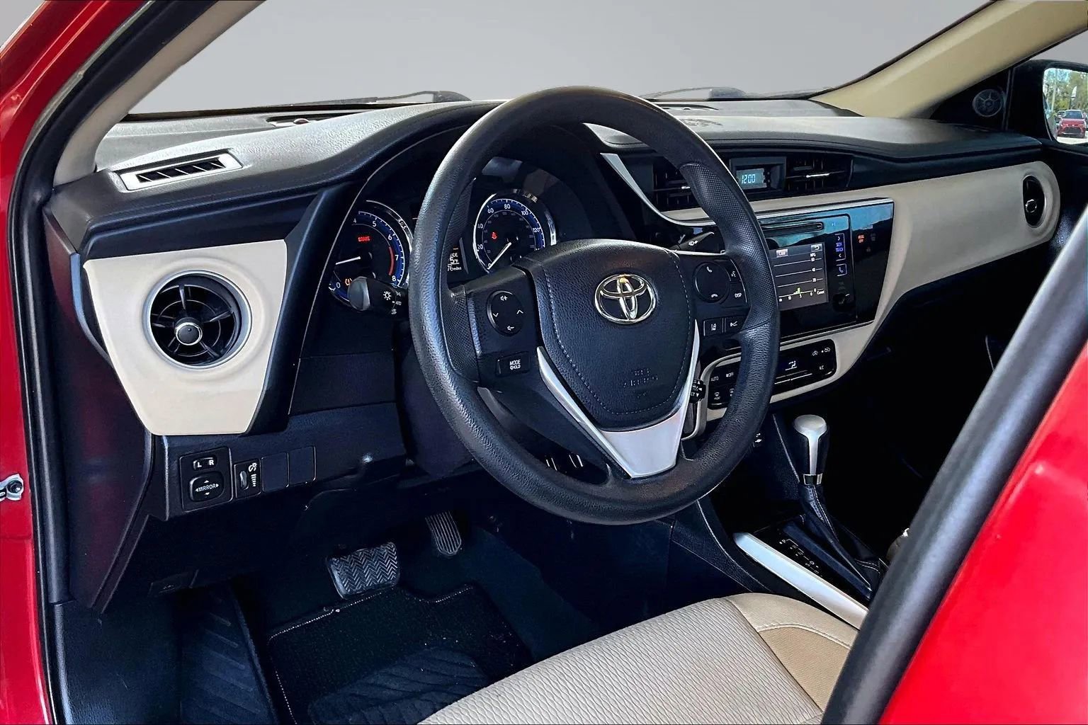 Used 2017 Toyota Corolla LE FWD image 14