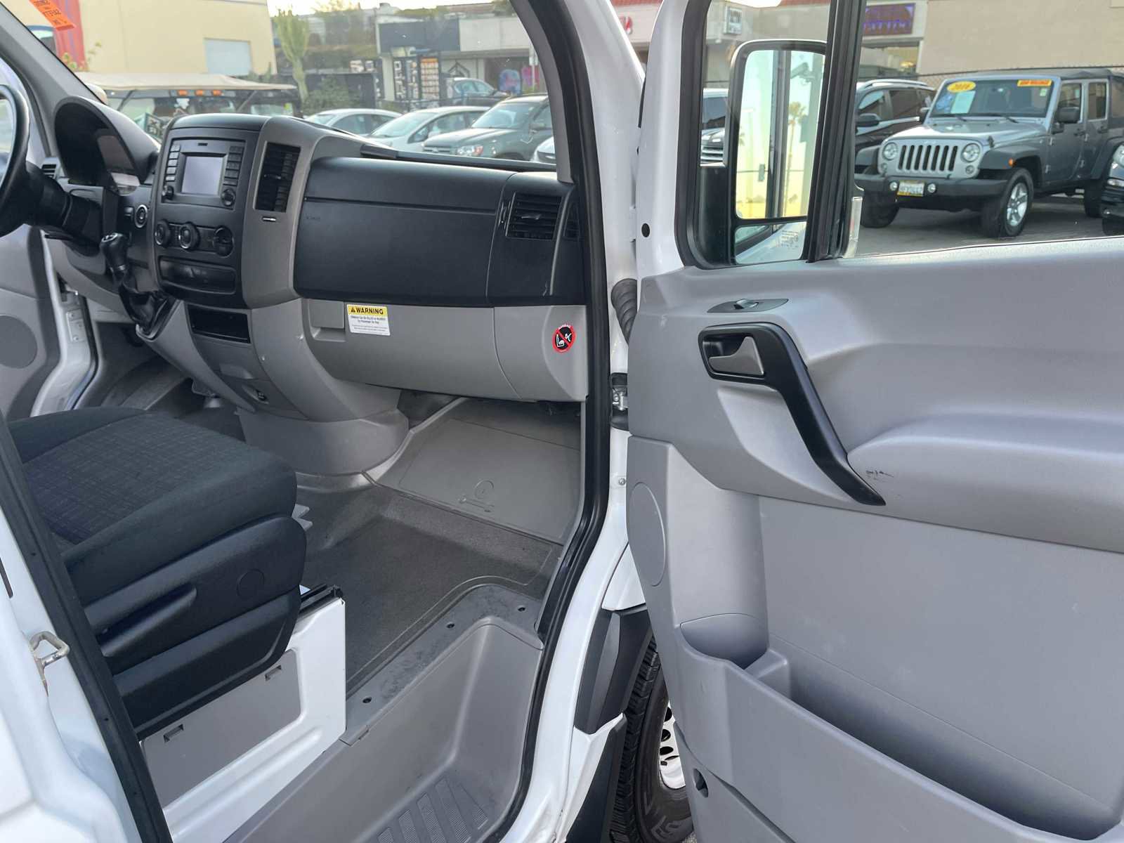 Used 2015 Freightliner Sprinter 2500 image 15