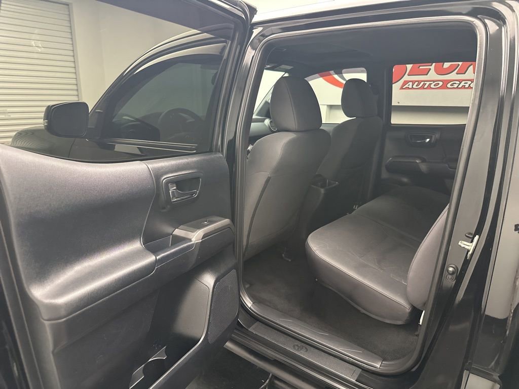 Used 2016 Toyota Tacoma TRD Off-Road AWD/4WD image 6