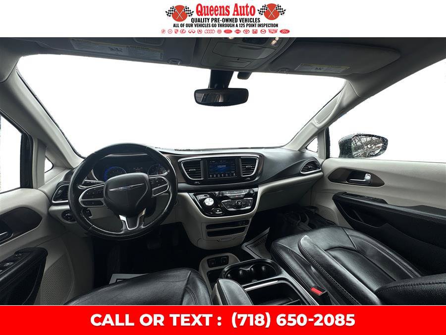Used 2019 Chrysler Pacifica Touring-L image 24