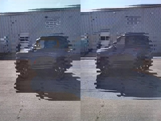 New 2025 Jeep Grand Cherokee Altitude w/ Trailer Tow Package image 12