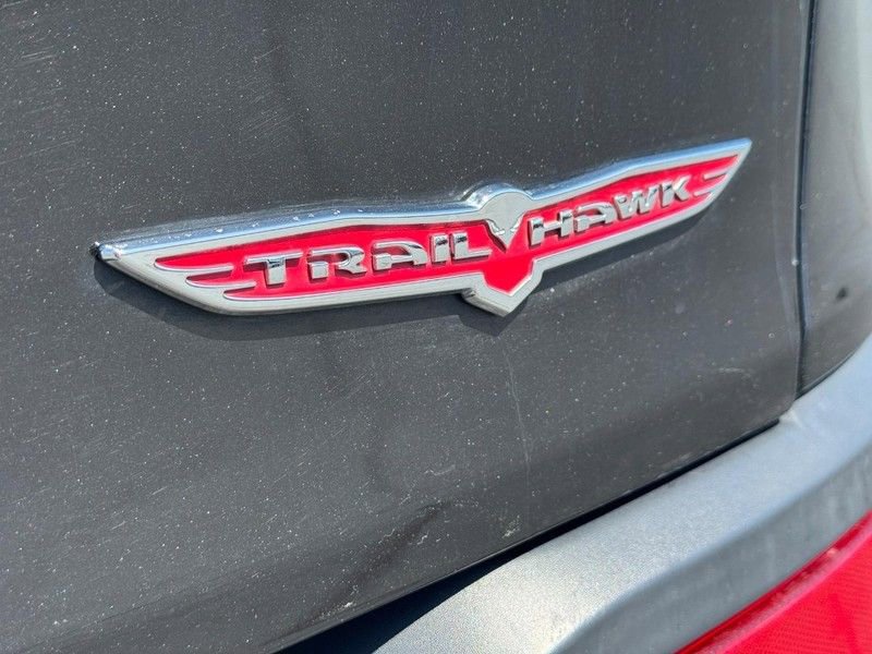 Used 2016 Jeep Cherokee Trailhawk w/ Cold Weather Group AWD/4WD image 10