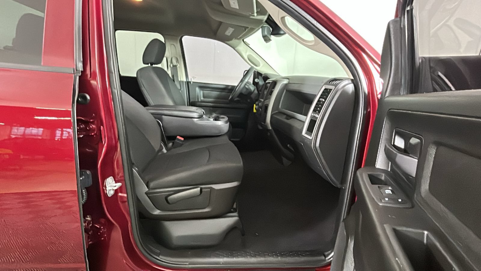 Used 2019 RAM 1500 Express w/ Wheel & Sound Group AWD/4WD image 34