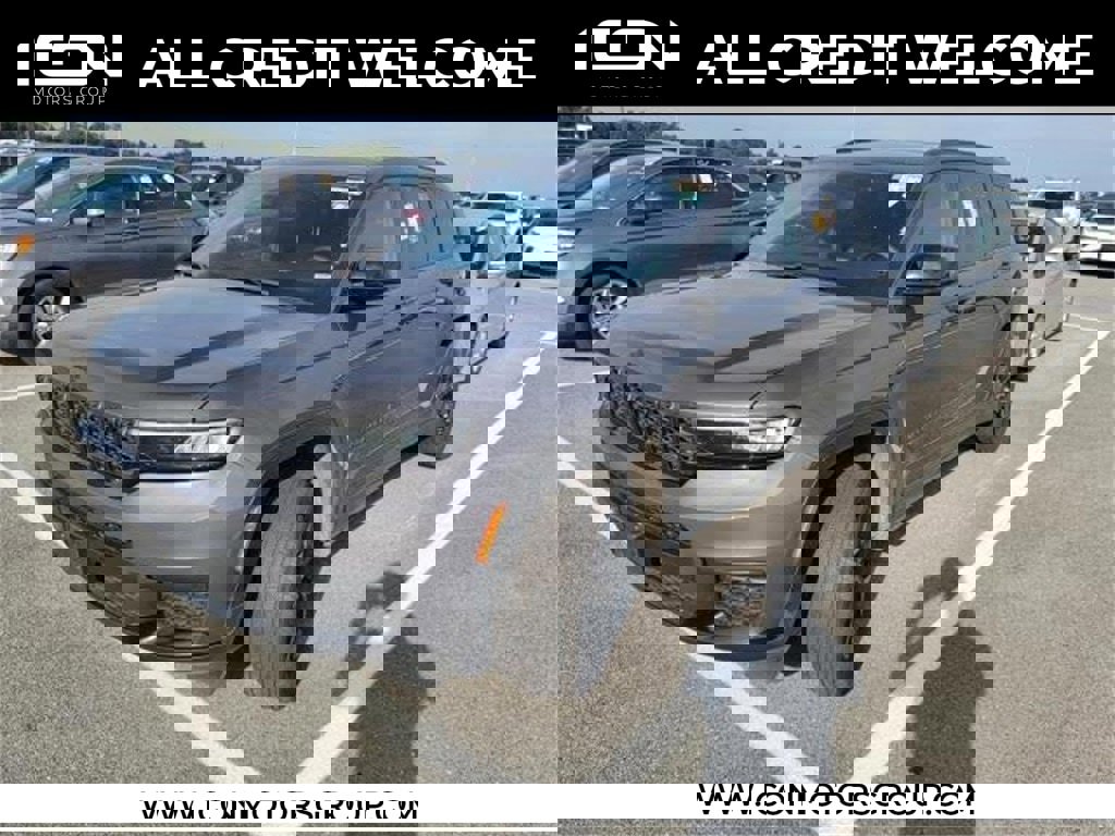 Used 2024 Jeep Grand Cherokee L Laredo image 1