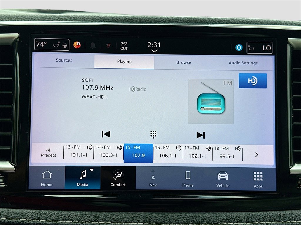 Used 2021 Chrysler Pacifica Touring-L image 15