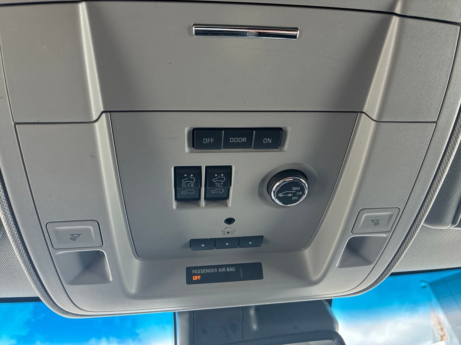 Used 2018 Chevrolet Tahoe Premier AWD/4WD image 35