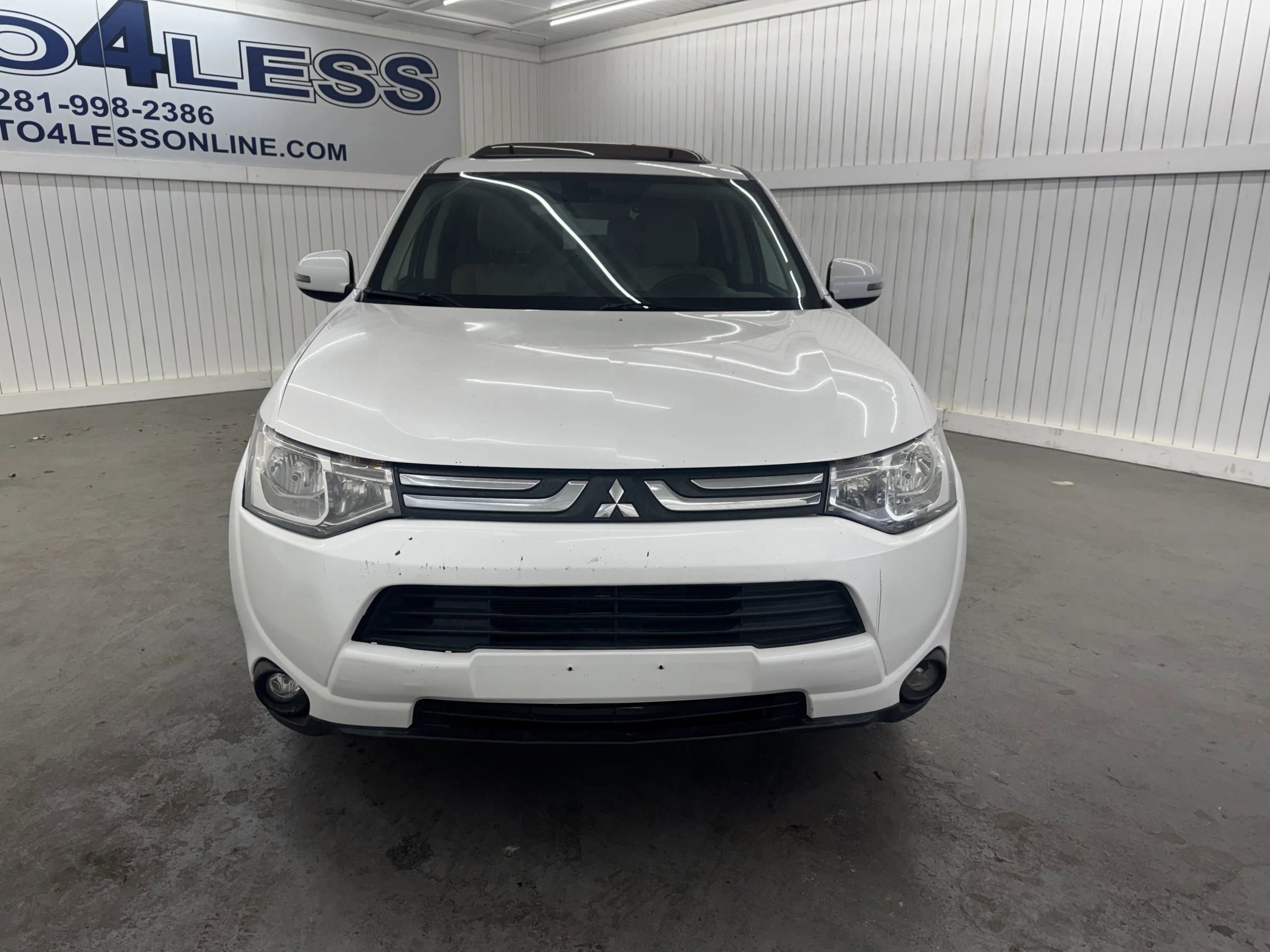 Used 2014 Mitsubishi Outlander SE image 2