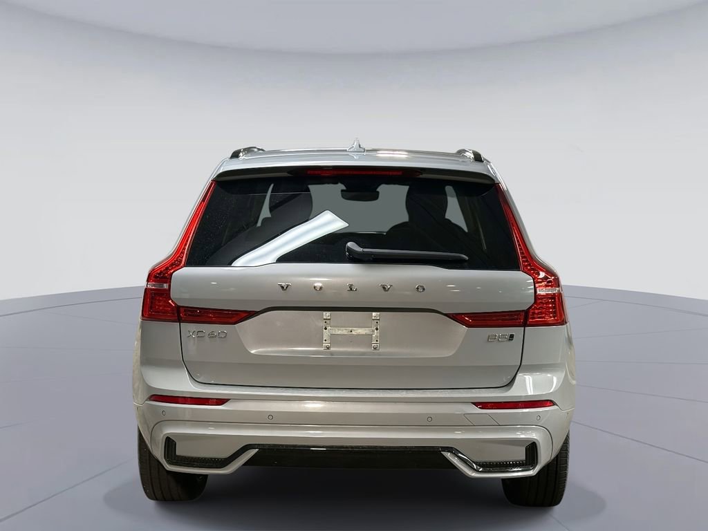 Used 2024 Volvo XC60 B5 Plus image 11