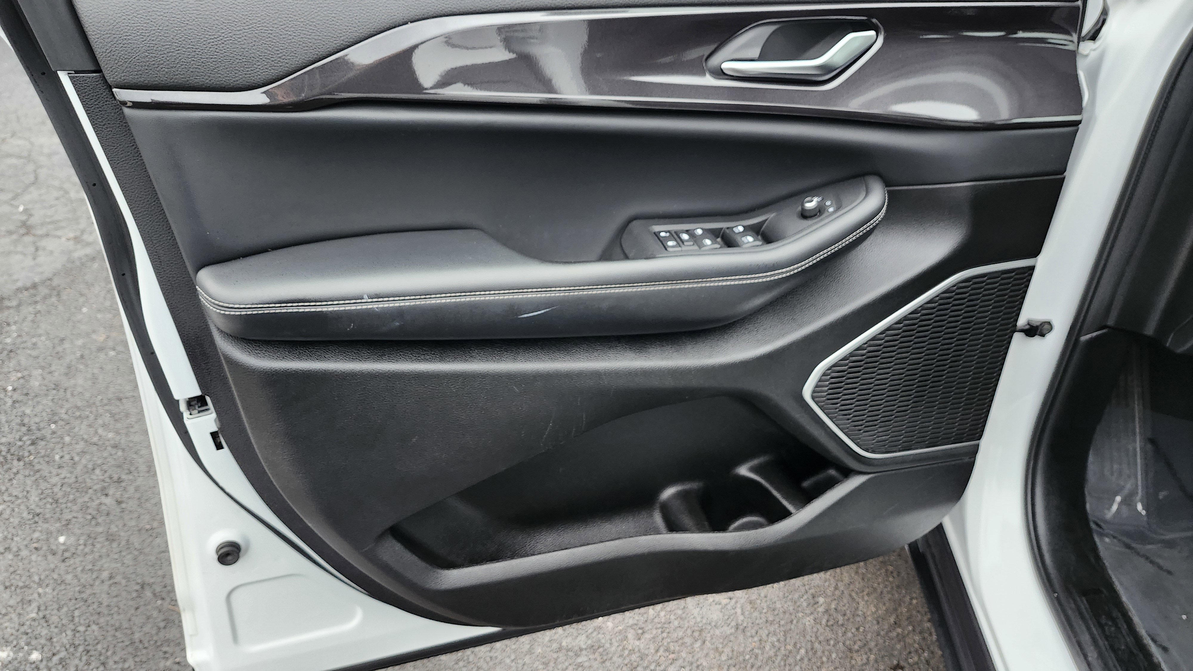 Used 2022 Jeep Grand Cherokee L Laredo w/ Luxury Tech Group I image 27