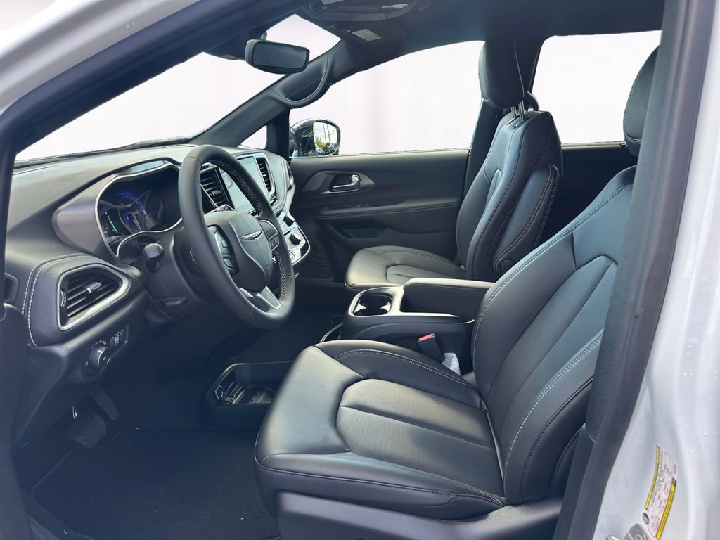 New 2026 Chrysler Pacifica Select image 9