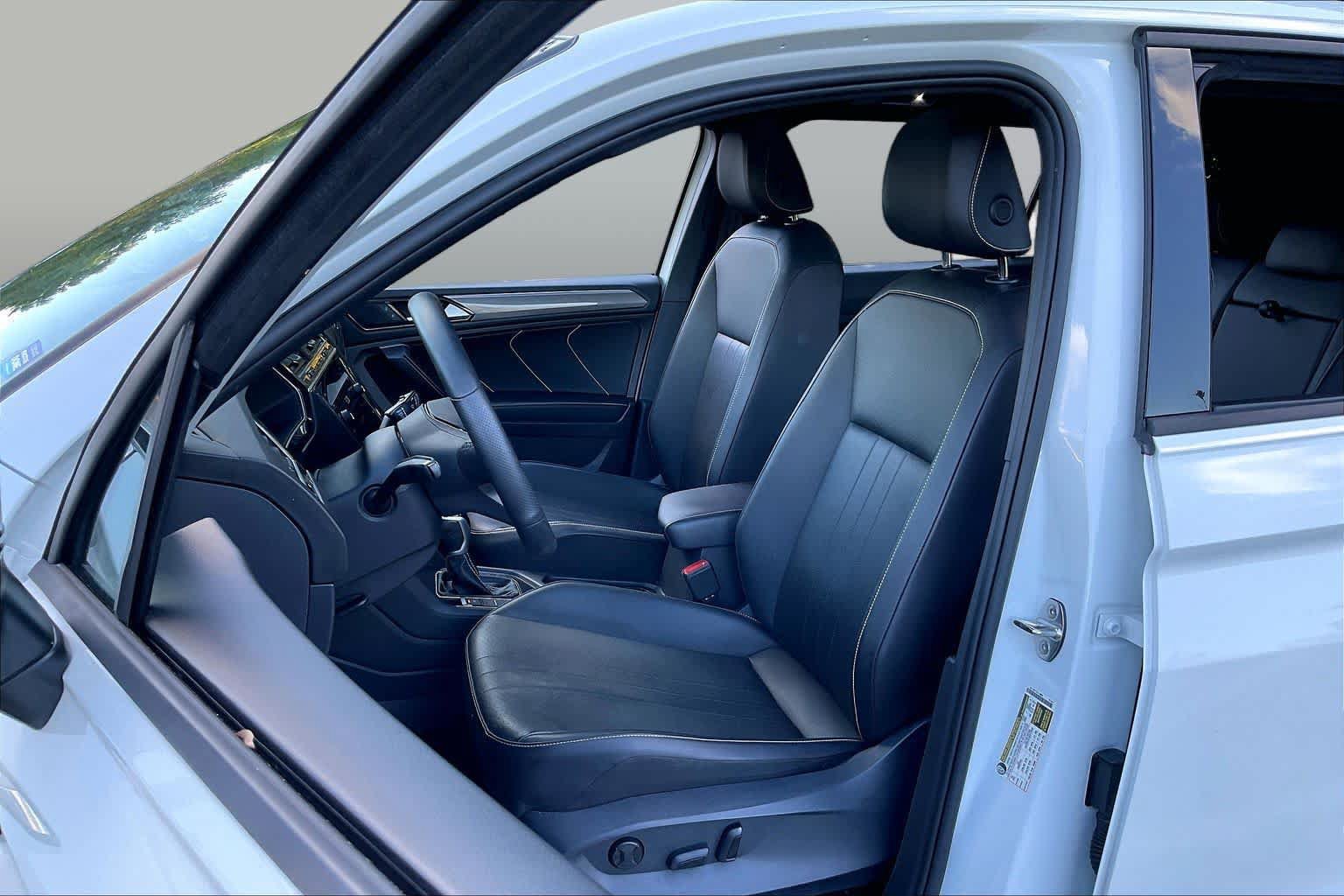 Used 2022 Volkswagen Tiguan SE R-Line AWD/4WD image 7