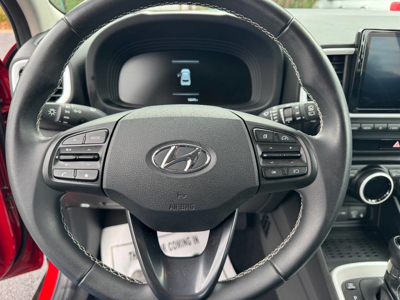 Used 2023 Hyundai Venue Limited image 8