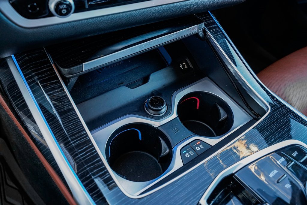 Used 2025 BMW X7 M60i image 18