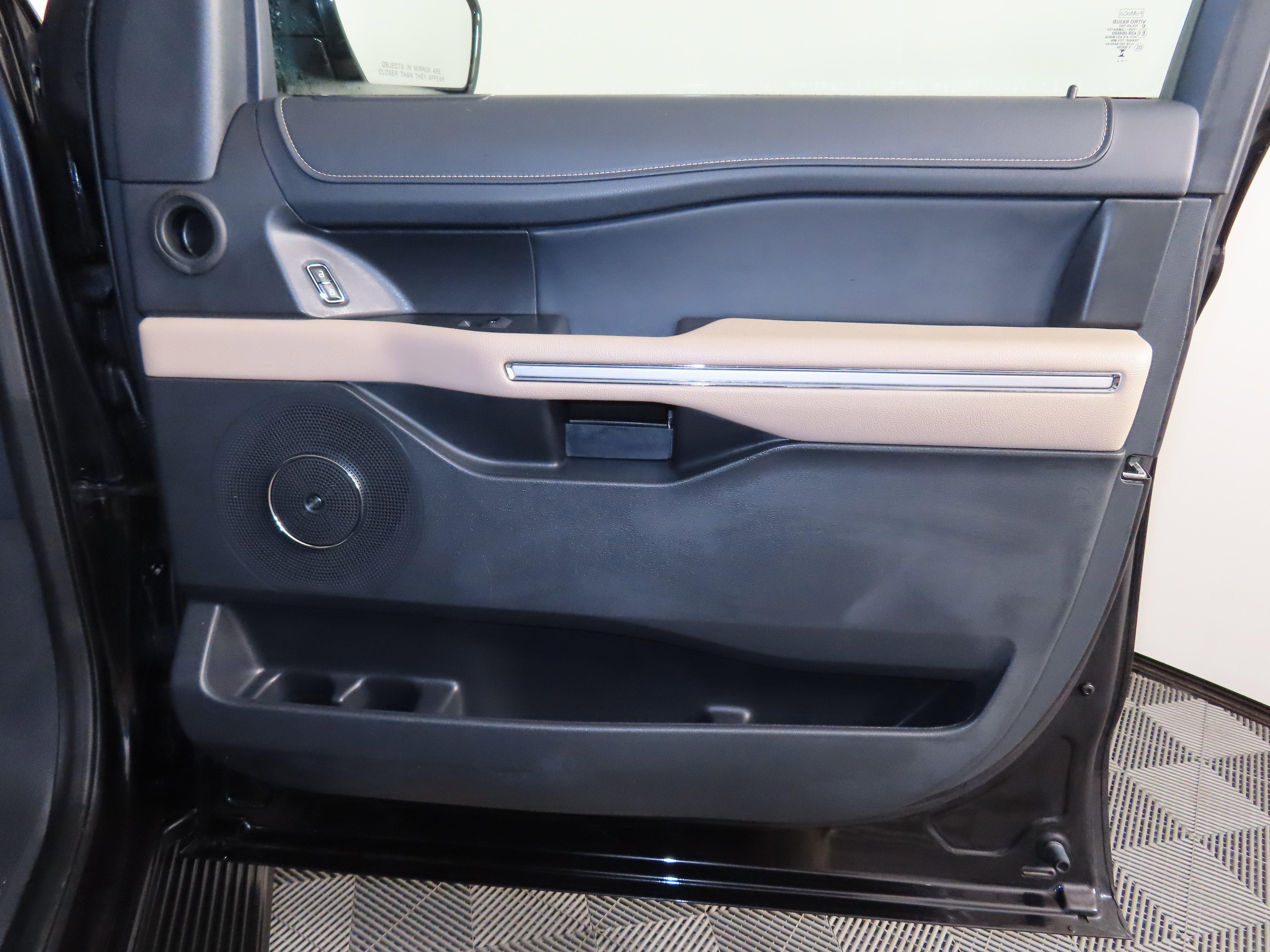 Used 2024 Ford Expedition Max Limited image 36