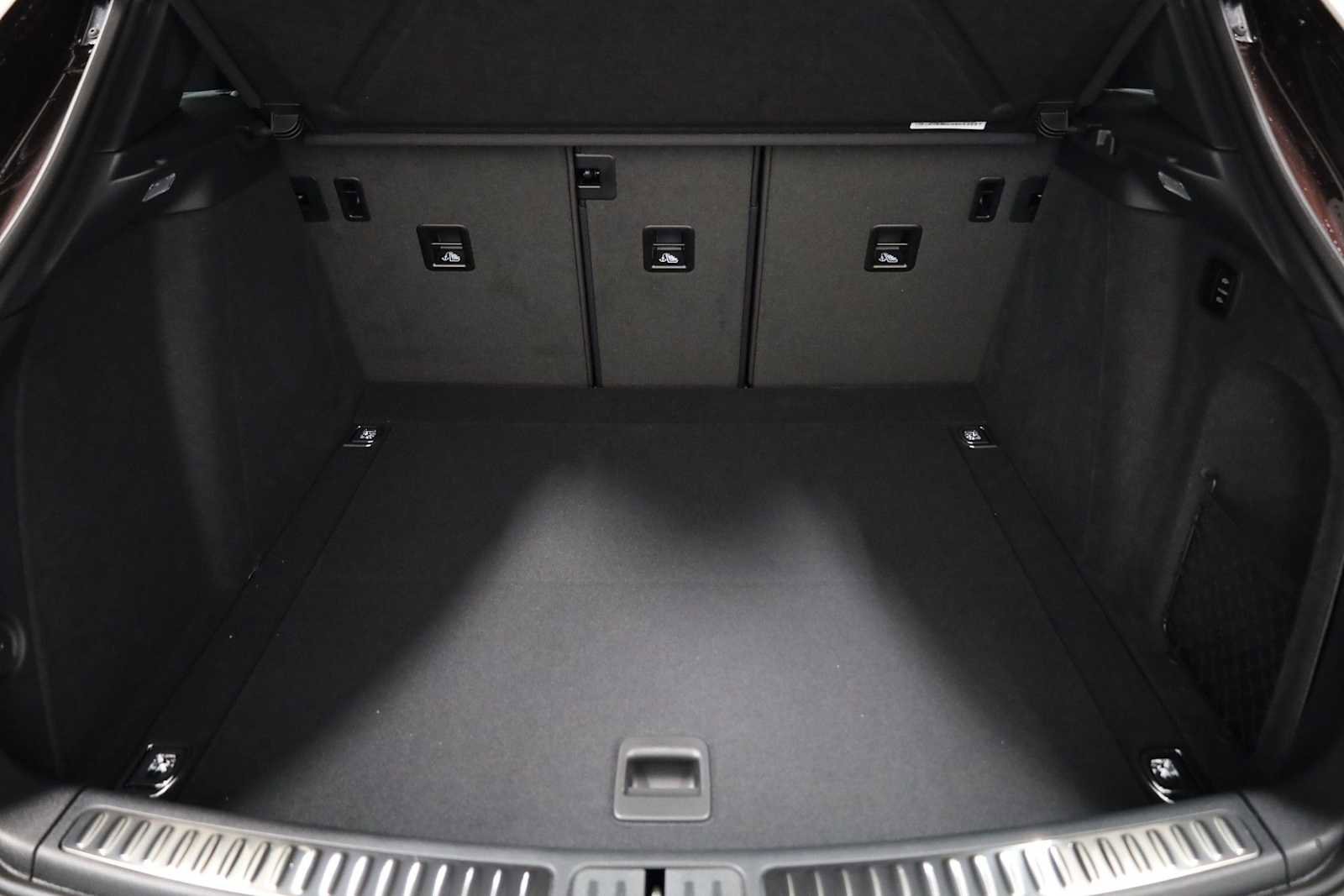 Certified 2025 Porsche Macan GTS image 41