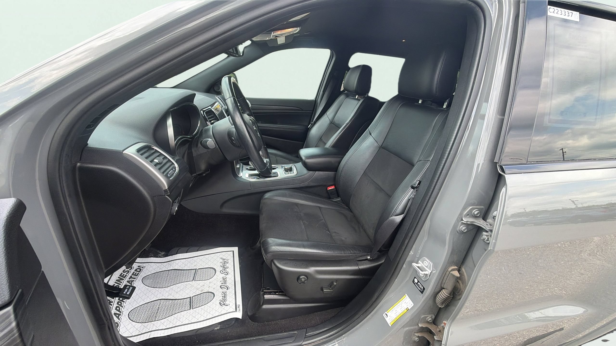 Used 2022 Jeep Grand Cherokee Laredo X AWD/4WD image 11