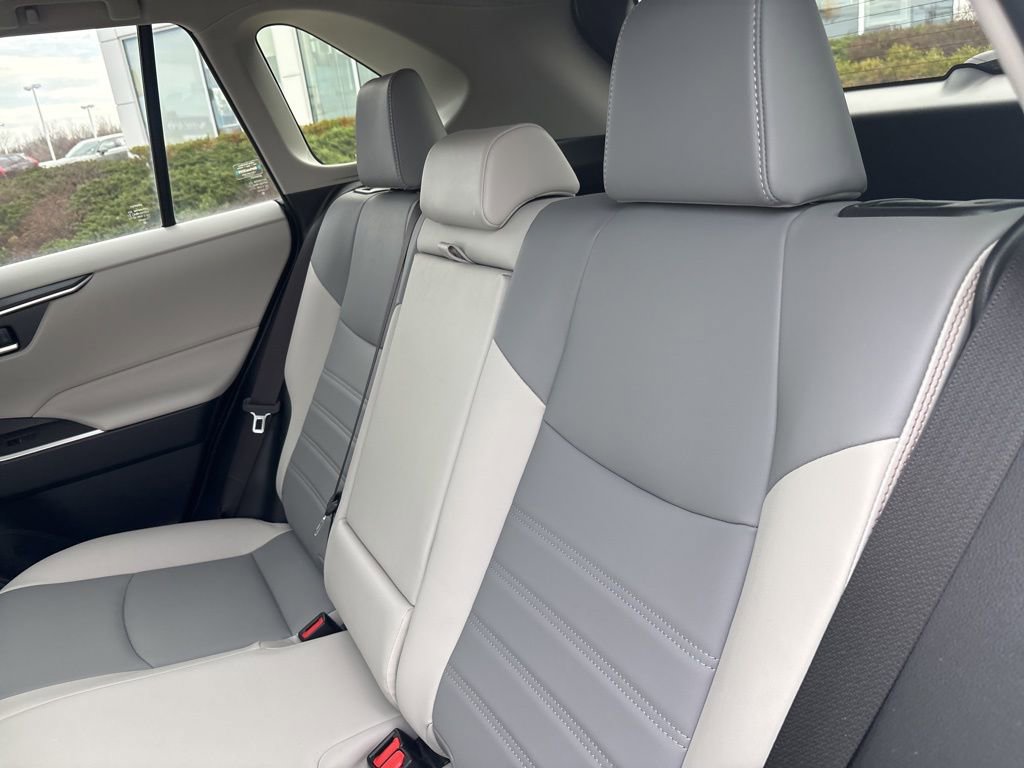 Used 2020 Toyota RAV4 XLE Premium image 29