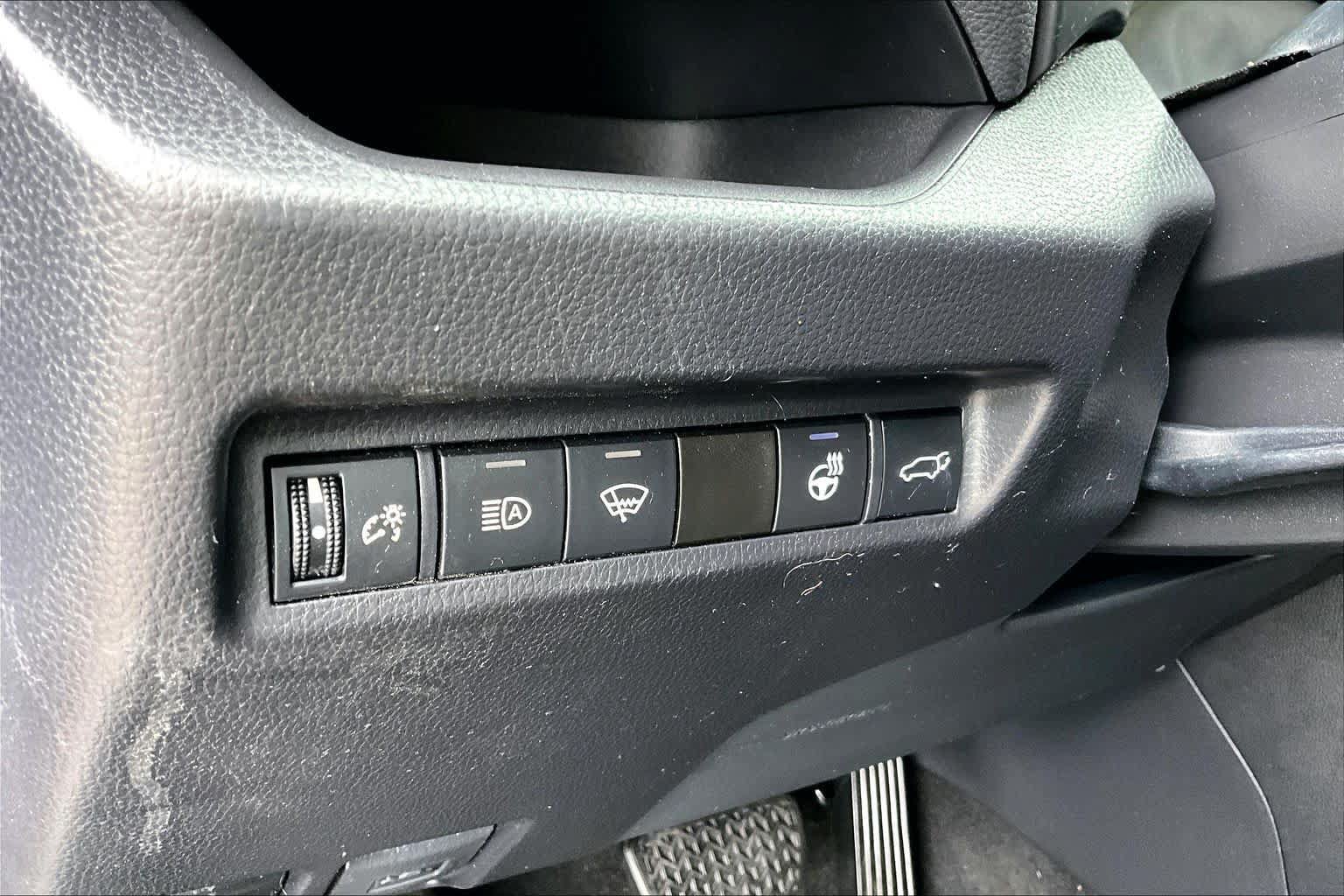 Certified 2021 Toyota RAV4 XLE w/ Convenience Package AWD/4WD image 33