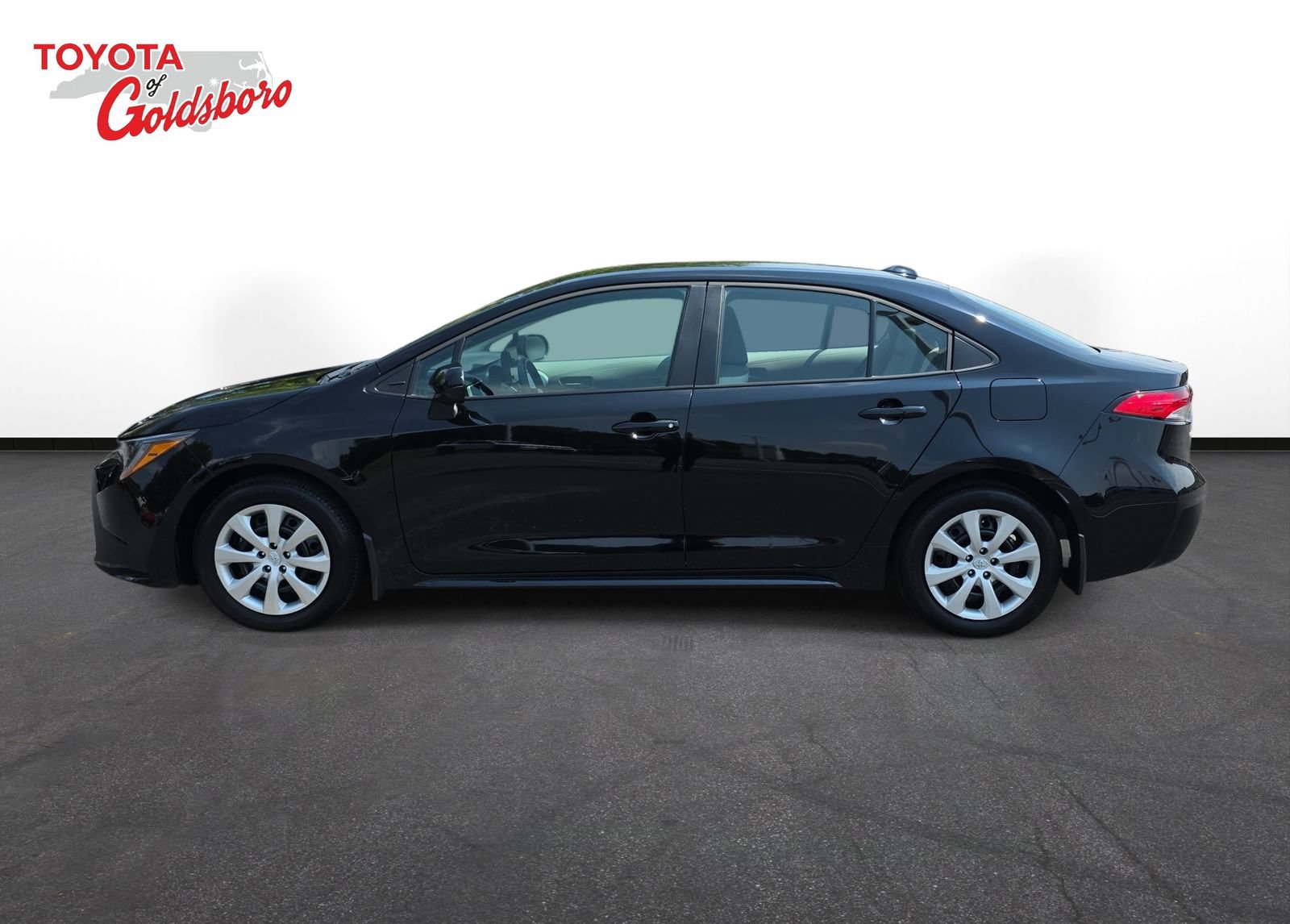 Used 2026 Toyota Corolla LE FWD image 8