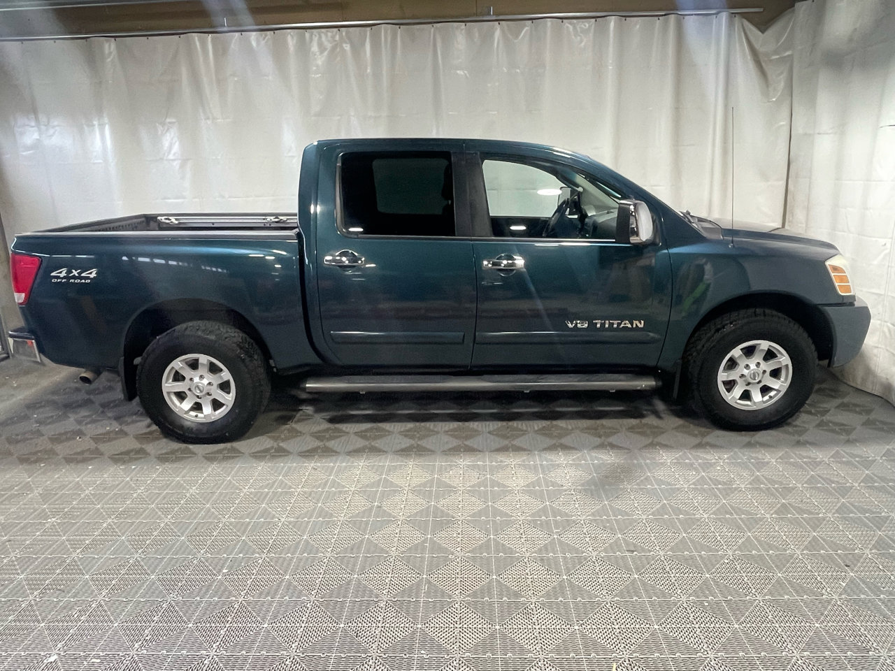 Used 2006 Nissan Titan LE w/ (R02) LE Off-Road Pkg image 8