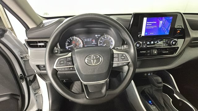 Used 2023 Toyota Highlander L FWD image 14