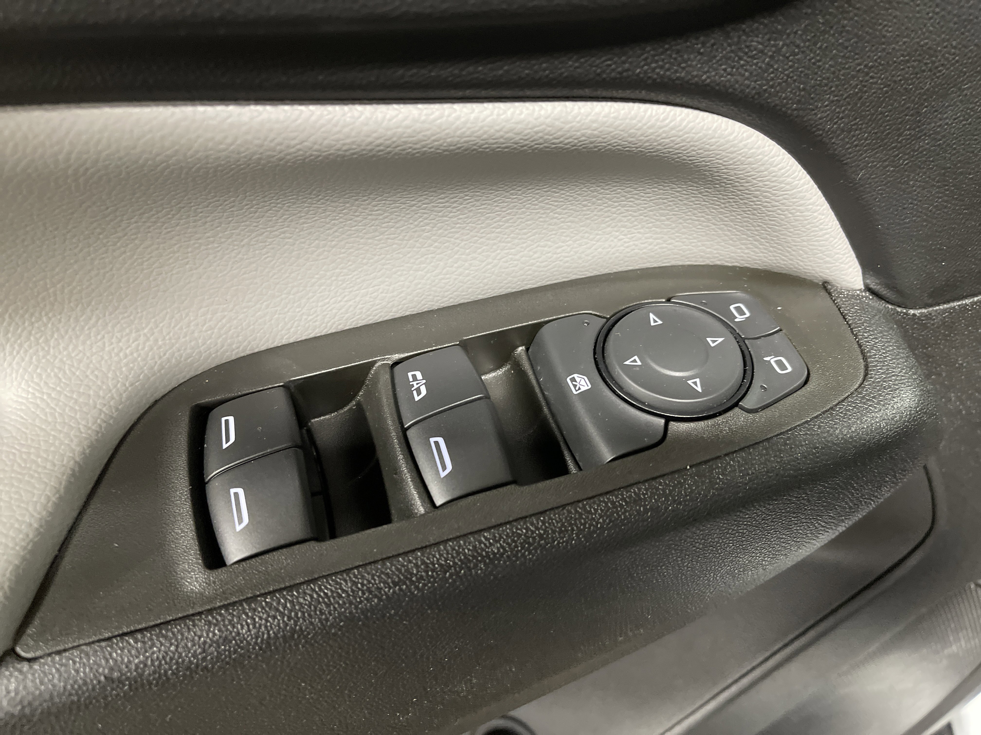 Used 2023 Chevrolet Equinox LT w/ Driver Convenience Package image 8