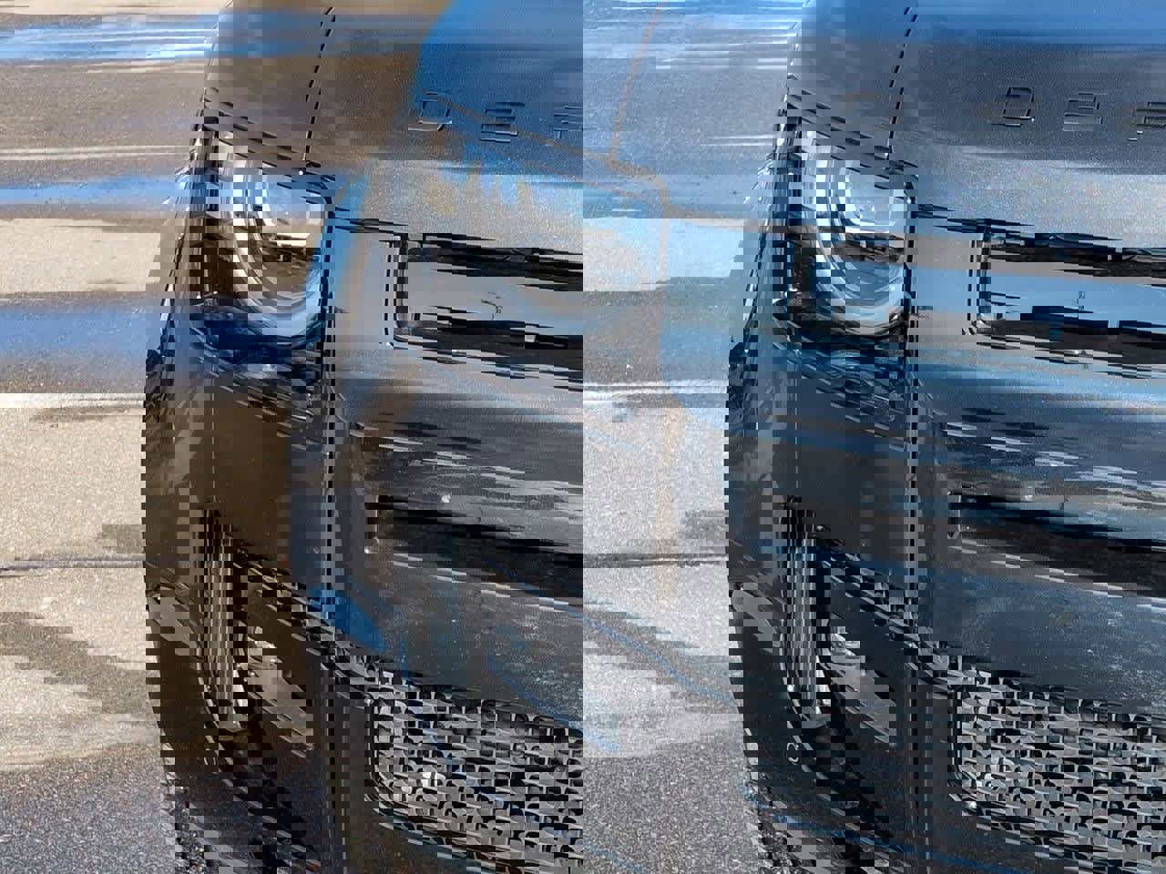 New 2026 Land Rover Defender 110 X-Dynamic SE image 10