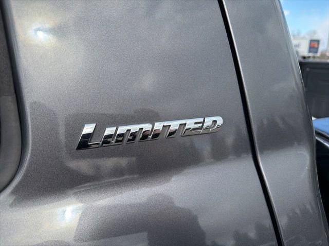 Used 2014 Toyota Tundra Limited w/ Limited Premium Package image 11