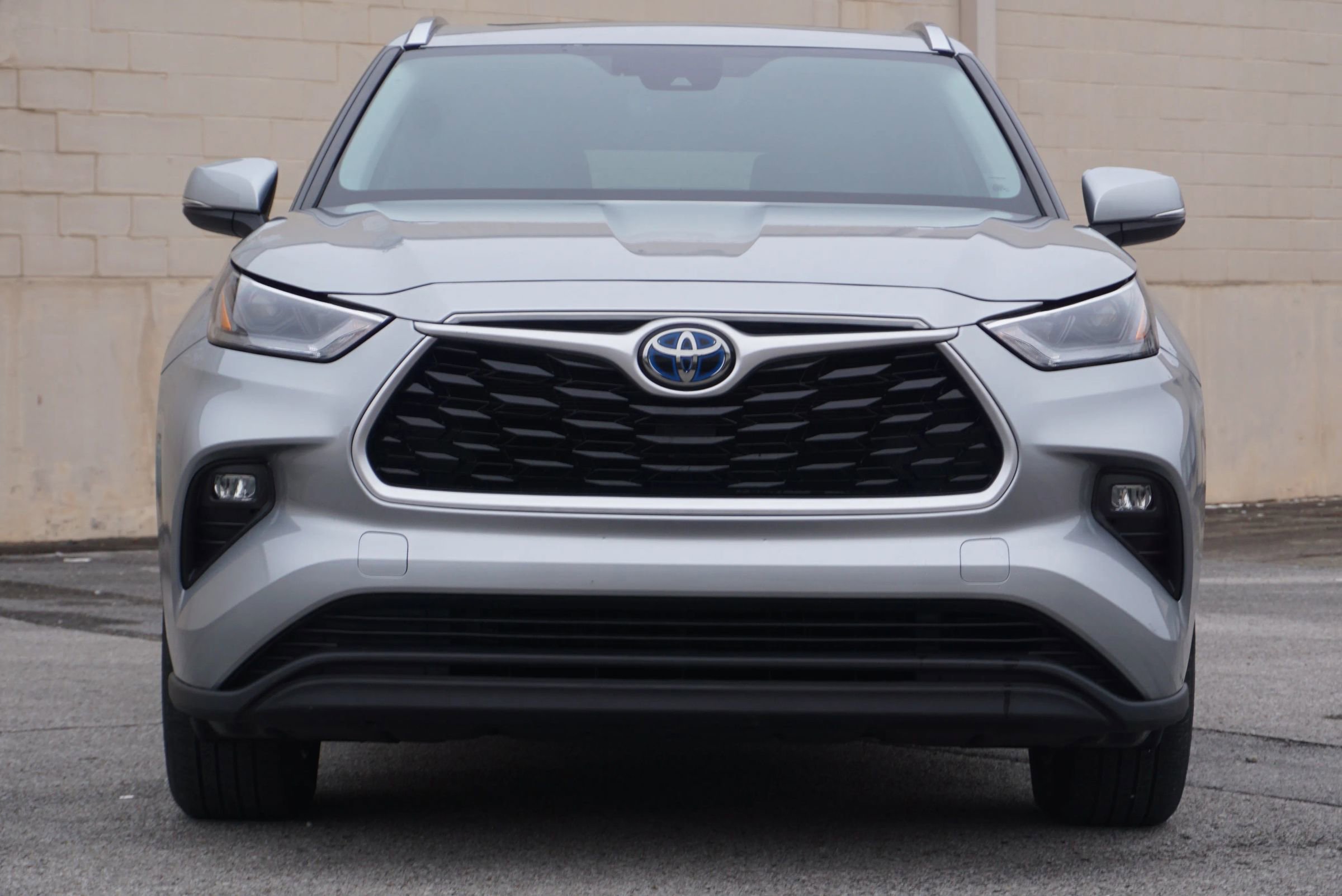 Used 2021 Toyota Highlander XLE image 2